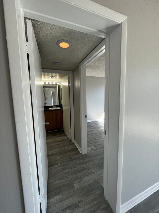 Building Photo - TWO BEDROOM TWO BATHROOM !! WATERFRONT COMMUNITY