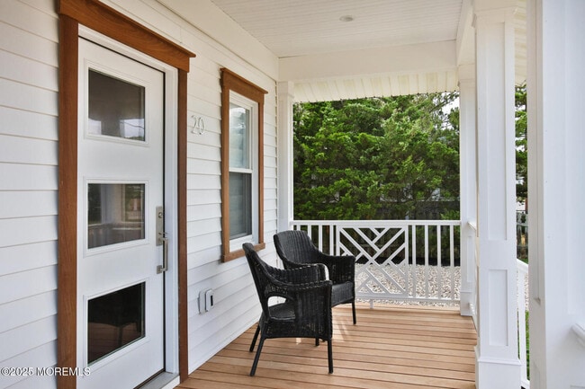 Building Photo - 20 E Goldsborough Ave