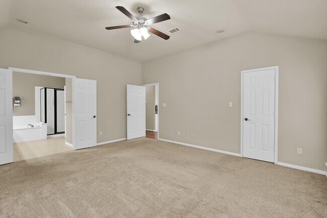 Building Photo - 3030 Hemingway Dr