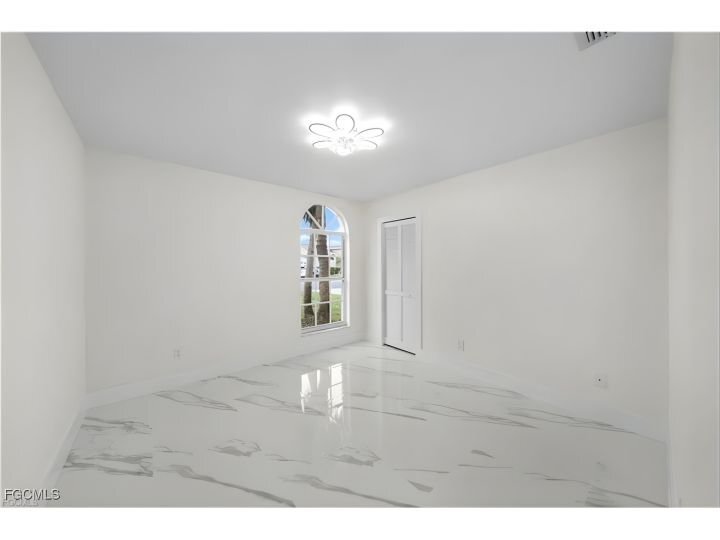 Building Photo - 3832 Sabal Springs Blvd
