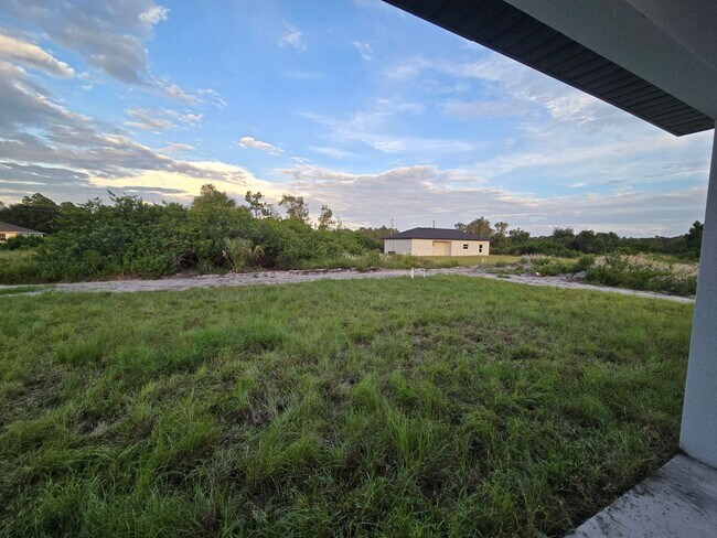 Building Photo - BRAND NEW 2/2/1- GREAT LEHIGH LOCATION