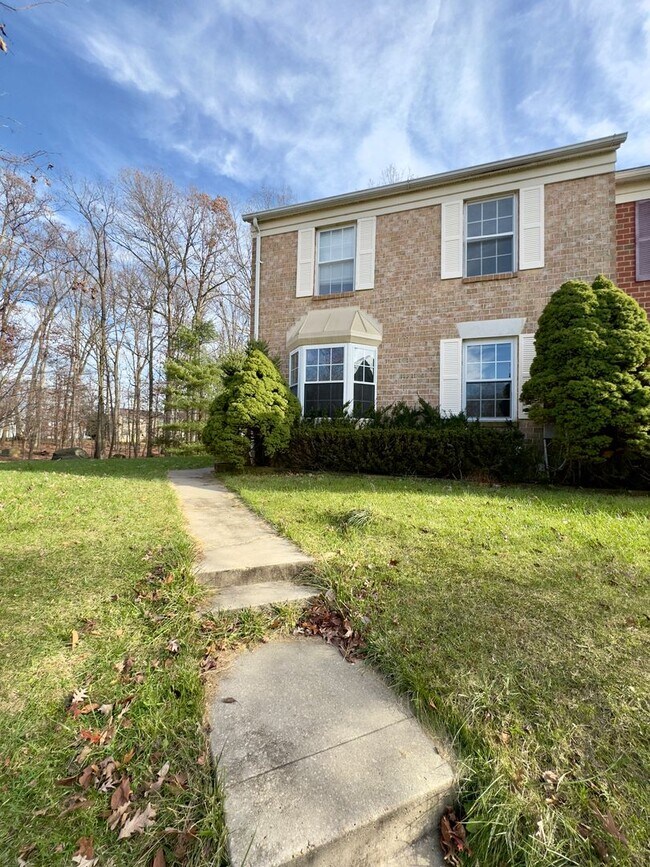 Building Photo - Spacious 4Bed/3.5Bath in Woodlawn