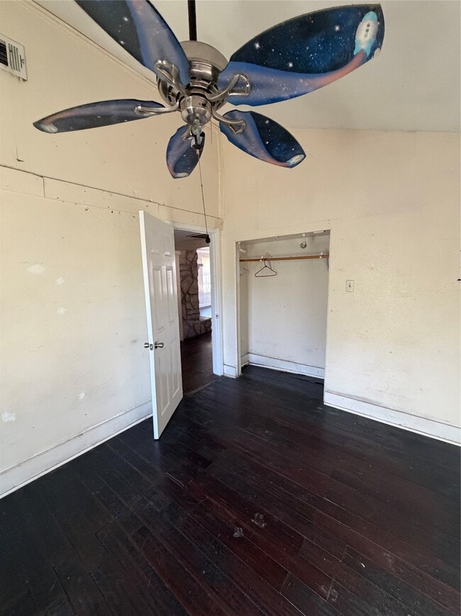 Building Photo - 323 Reppert St