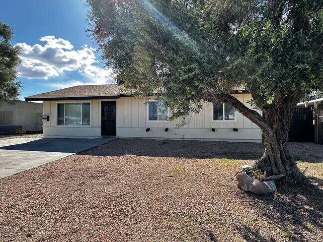 Building Photo - Cute 3-Bedroom Home with Move-in Special of $1775 off your third month rent.