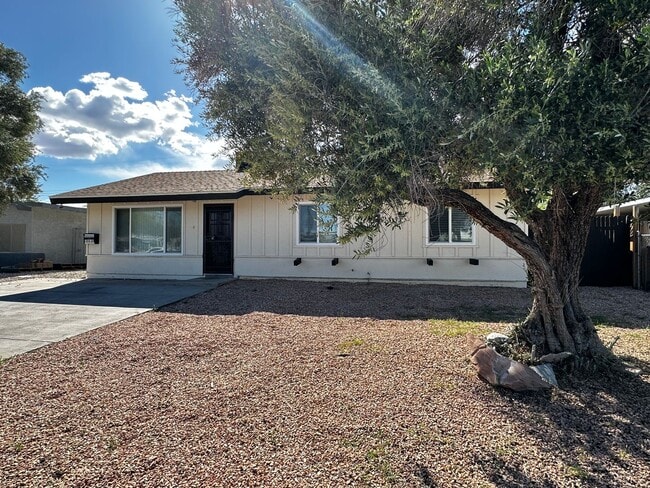 Building Photo - Cute 3-Bedroom Home with Move-in Special of $1775 off yout third month rent.