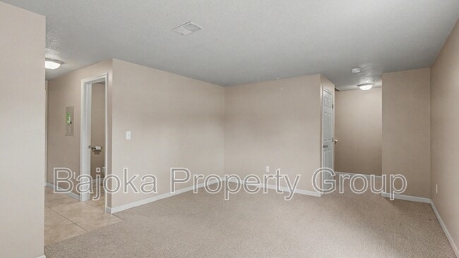 Building Photo - 43018 Burlington Dr