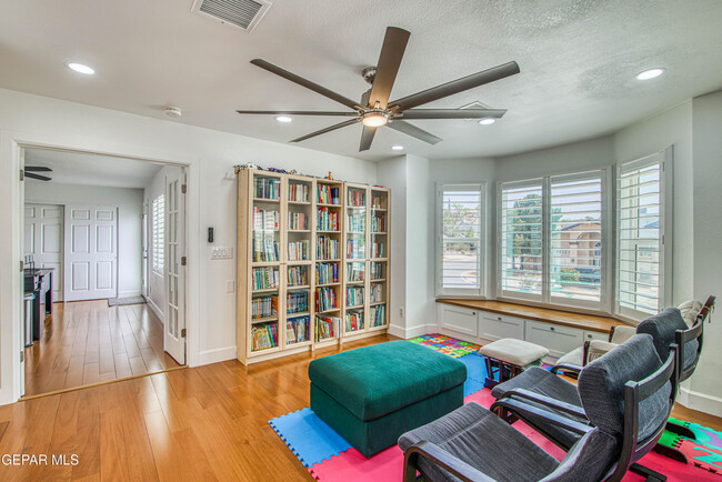 Building Photo - 6205 Brisa Del Mar Dr
