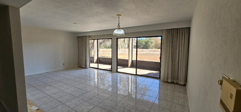 Building Photo - 181 Palm View Ct