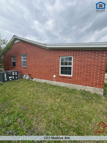 Building Photo - 1215 Maddux Ave