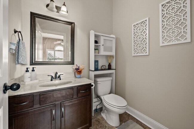 Building Photo - Pet Friendly Four Bedroom with Bonus!