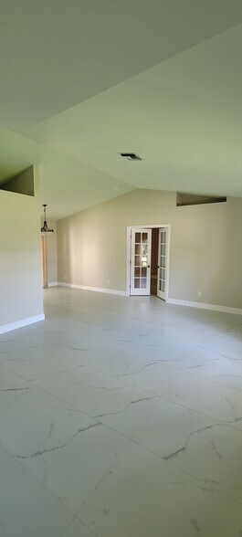 Building Photo - 9160 Aster Rd