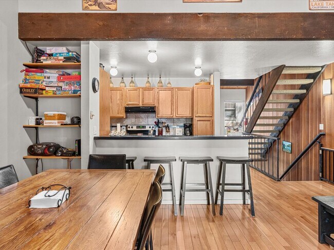Building Photo - LONG-TERM RENTAL: Updated Townhome in Prime Location! 2 Bedrooms & Loft, Fully Furnished!