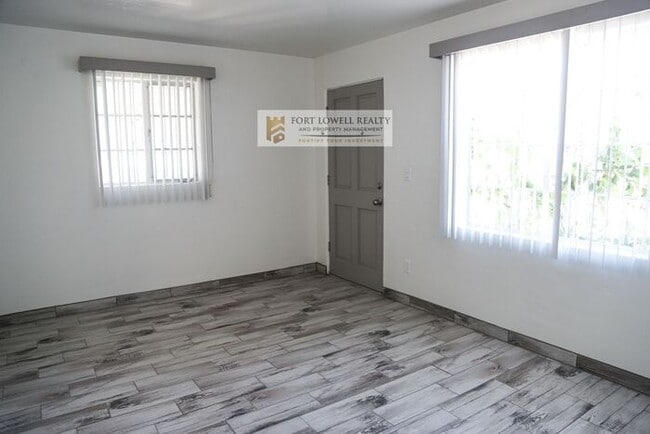 Building Photo - 3 bedroom 2 bathroom