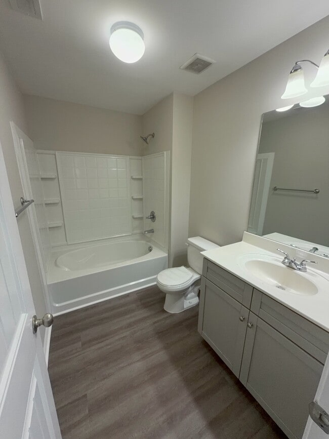 Building Photo - 650 Pippin Dr