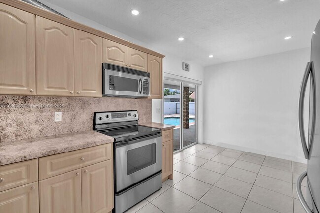 Building Photo - 3341 SW 94th Ct