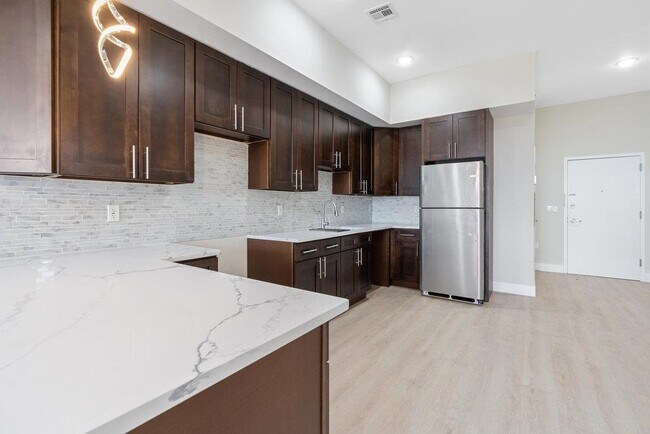 Building Photo - 527 Union Ave