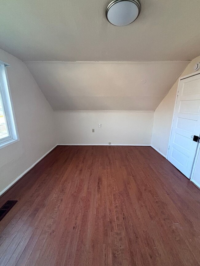 Building Photo - 3 Bedroom 2 Bath House with an office