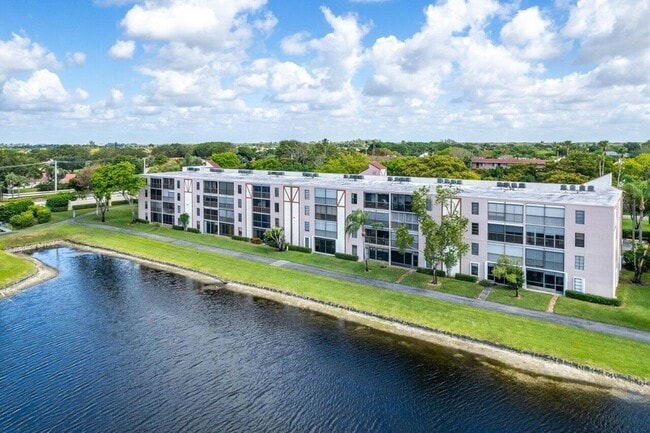 Building Photo - 7340 Amberly Ln