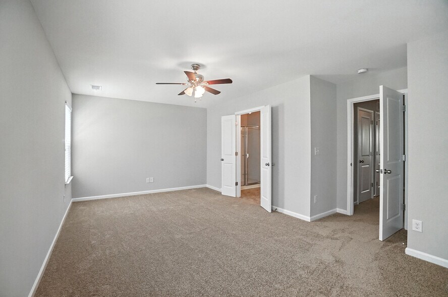 Building Photo - 4020 Queensbridge Rd