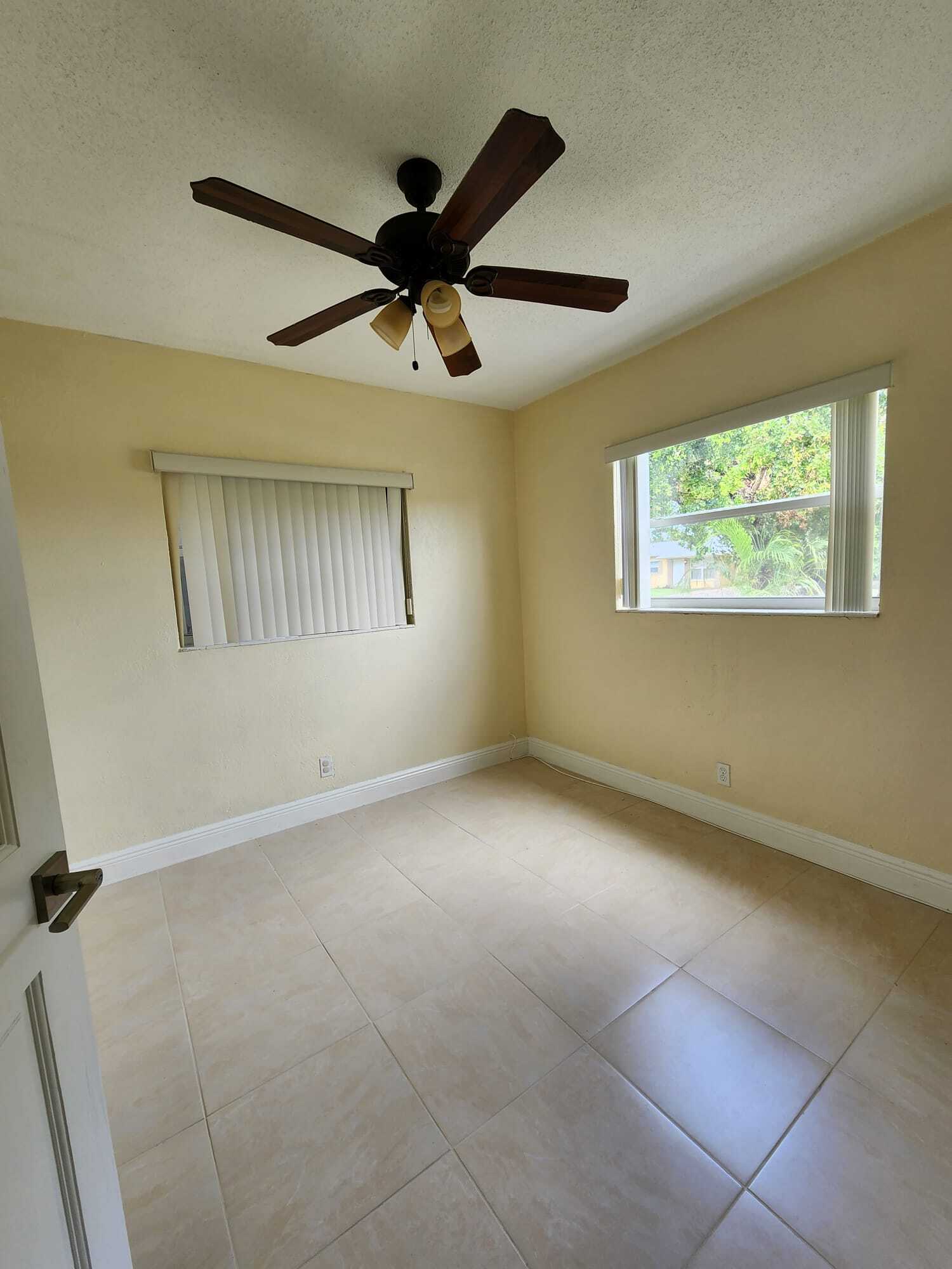 Building Photo - 340 NW 4th Ave