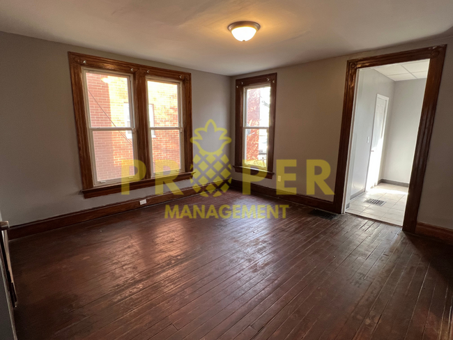 Building Photo - 3 bedrooms 2 full bathrooms