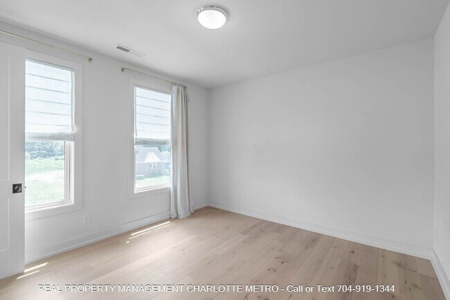 Building Photo - 1609 Parkwood Ave