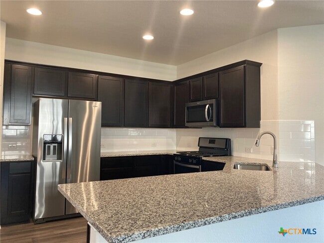 Building Photo - 16917 Aventura Ave