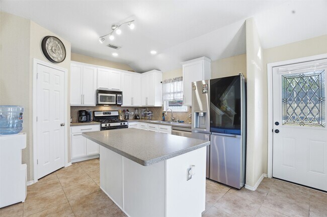 Building Photo - 11402 Overland Trail Dr