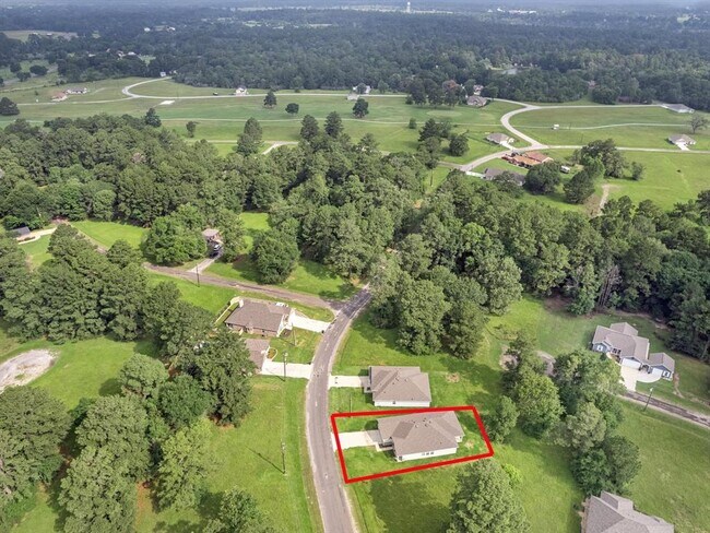Building Photo - 46 Fairway Dr
