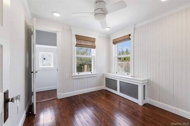 Building Photo - 424 Main St