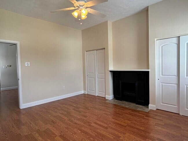 Building Photo - 35 Ash St