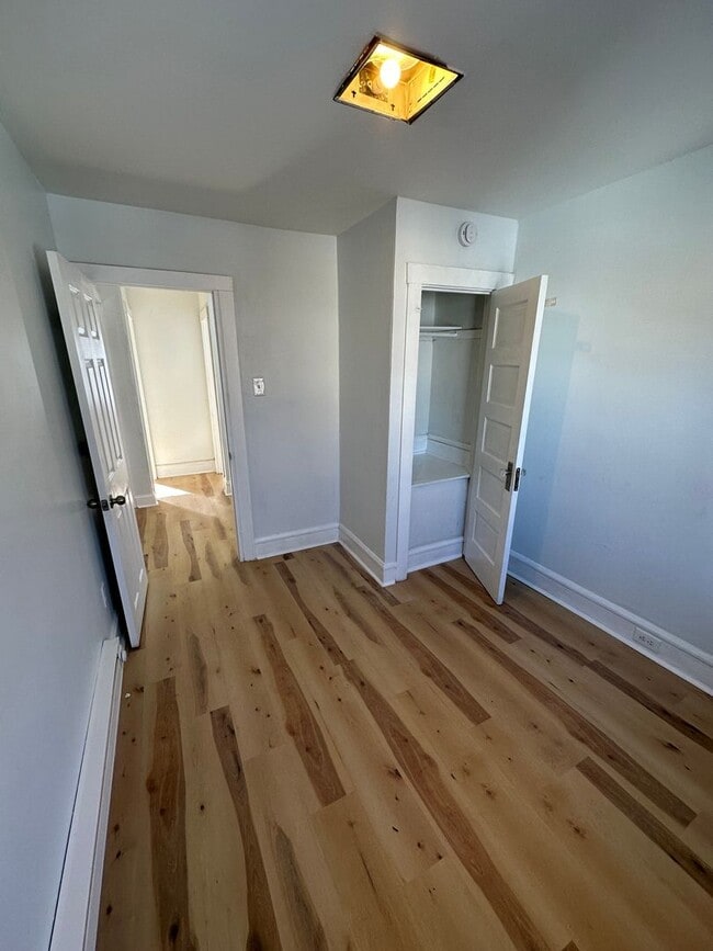 Building Photo - Bright and Airy 3 bedroom for rent-Vouchers Welcome