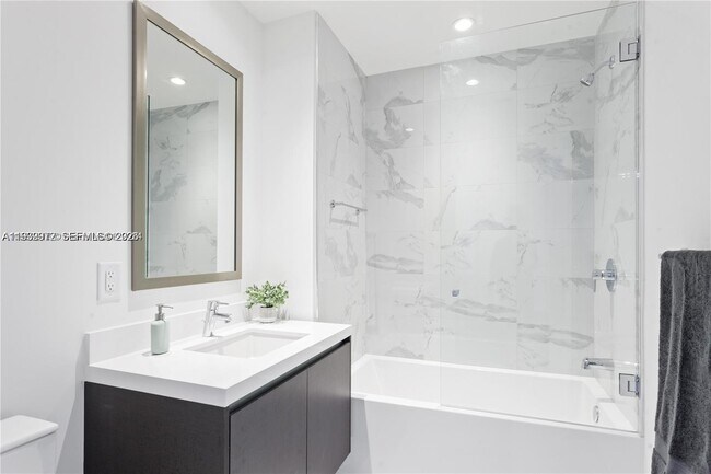 Building Photo - 851 NE 1st Ave