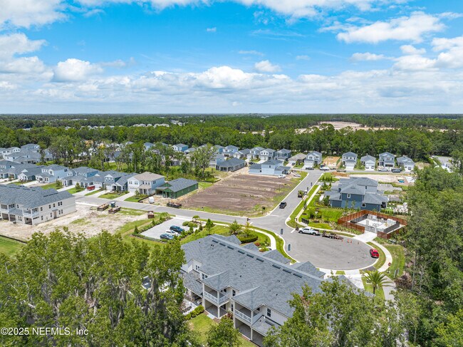 Building Photo - 27 Oak Pk Dr
