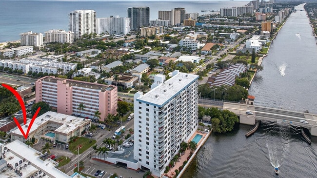 Building Photo - 1450 N Riverside Dr