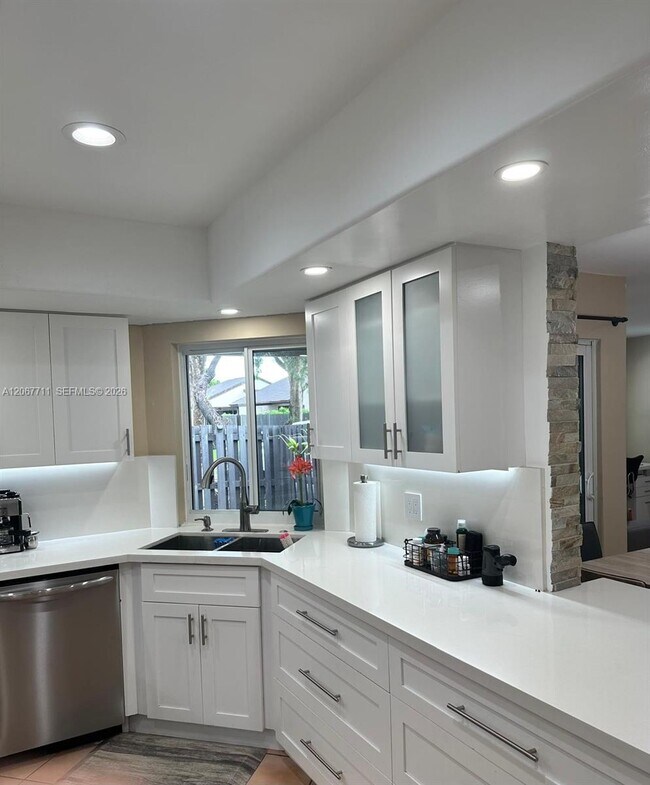 Building Photo - 4810 SW 152nd Pl