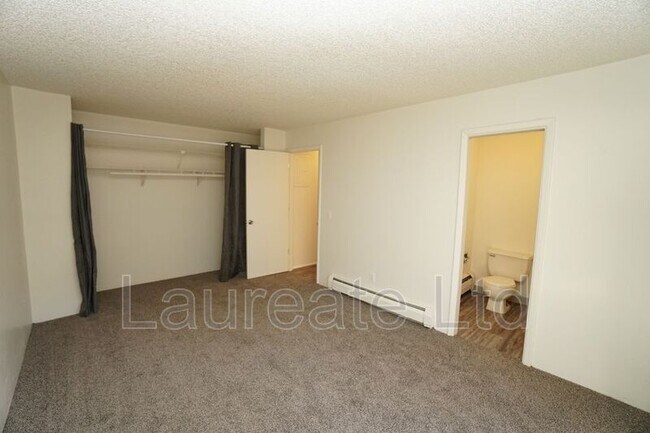 Building Photo - 2225 S Jasmine St