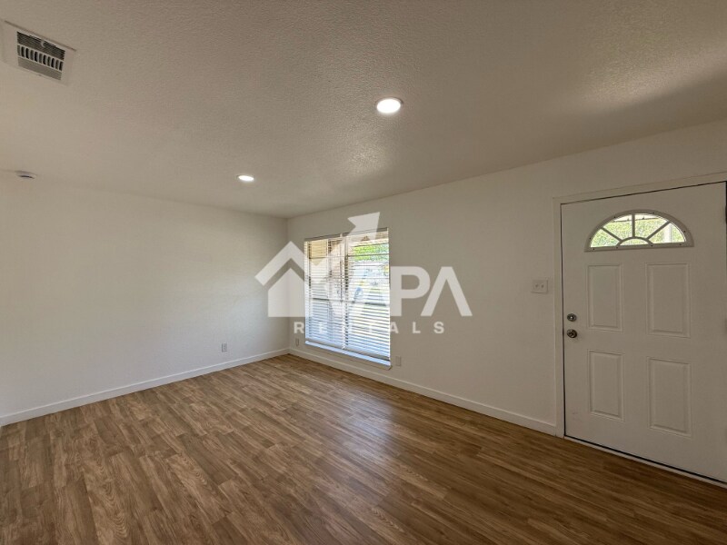 Building Photo - 7126 Pineville Rd