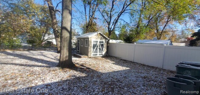 Building Photo - 137 Birchwood Ave