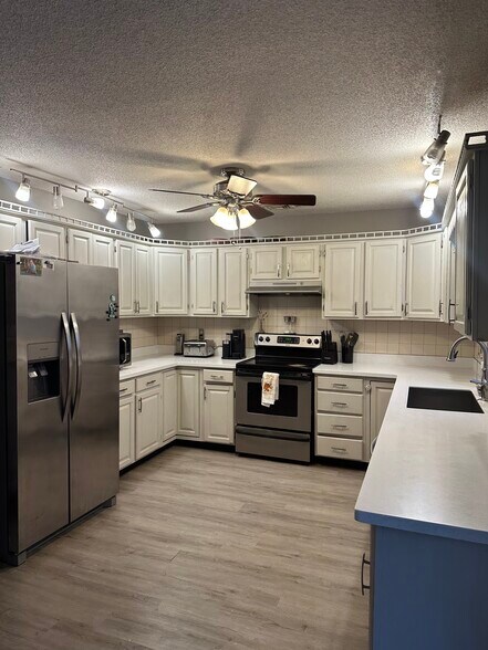 Building Photo - 29 Montano Rd