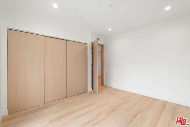 Building Photo - 11025 Blix St