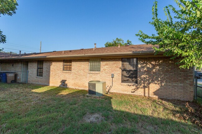 Building Photo - 4501 Caswell-