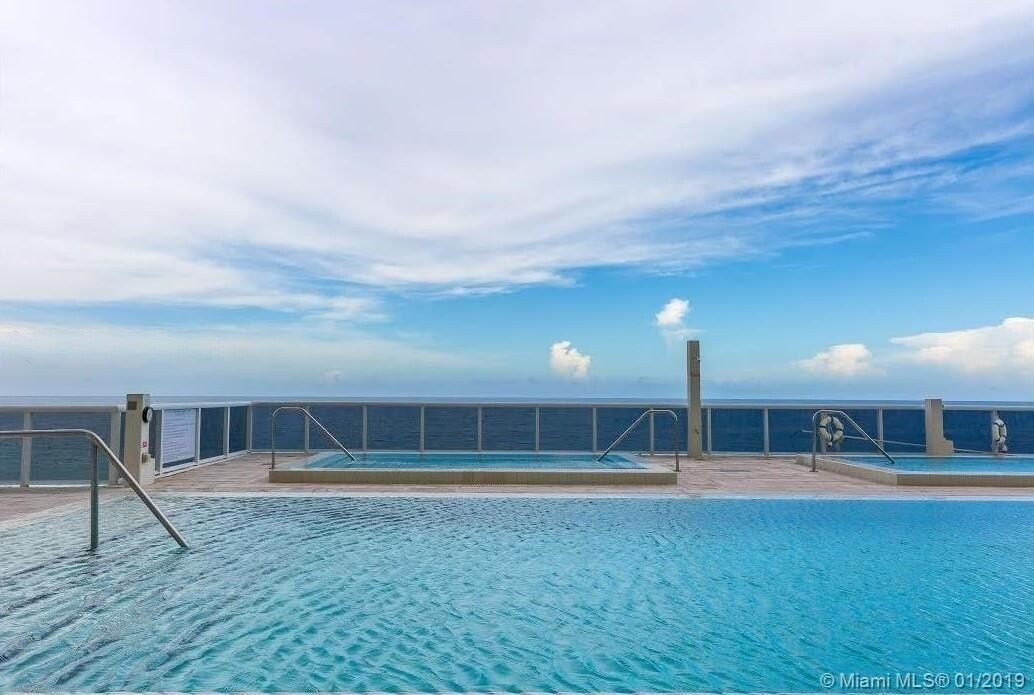 Building Photo - 1800 S Ocean Dr