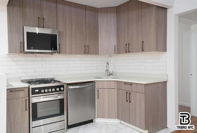 Building Photo - 5 bedroom in Brooklyn NY 11207