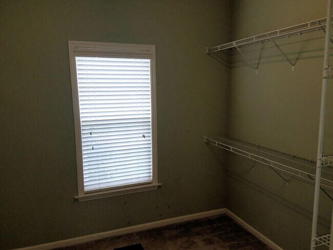 Building Photo - 100 Montauk Ct