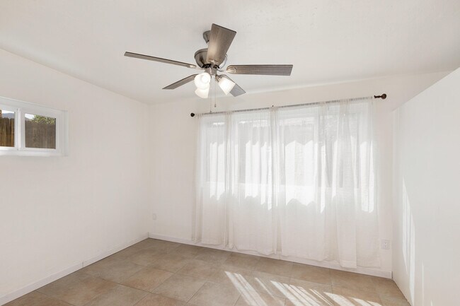Building Photo - 38501 Bel Air Dr