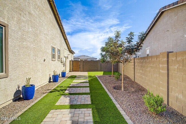 Building Photo - 17864 W Amberwood Dr
