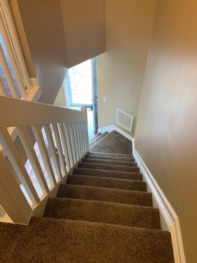 Building Photo - 2 bedroom townhome in Chelsea Commons