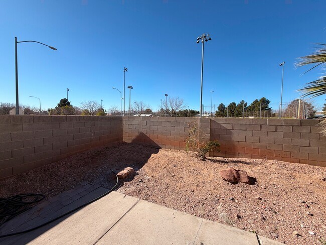 Building Photo - 593 Old W Ct