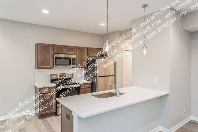 Building Photo - 250 Amberwood Dr